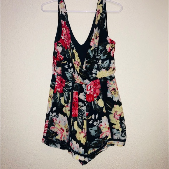 Other - V-neck floral romper